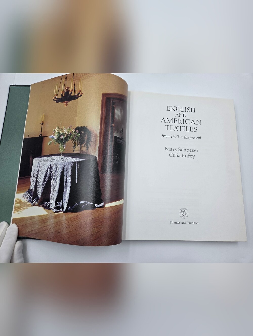 English and American Textiles from 1790 to the Present - Hardcover Book9